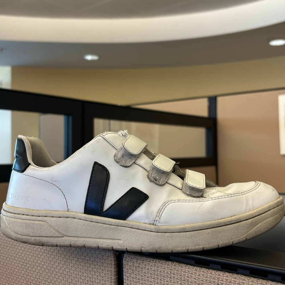 Veja men’s VLOCK shoes, good condition, 9